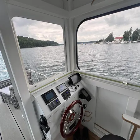 Botel Hausboot Rollyboot Evolution- Feste Am Steg *
