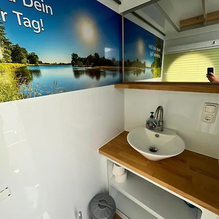 Botel Hausboot Rollyboot Evolution- Feste Am Steg
